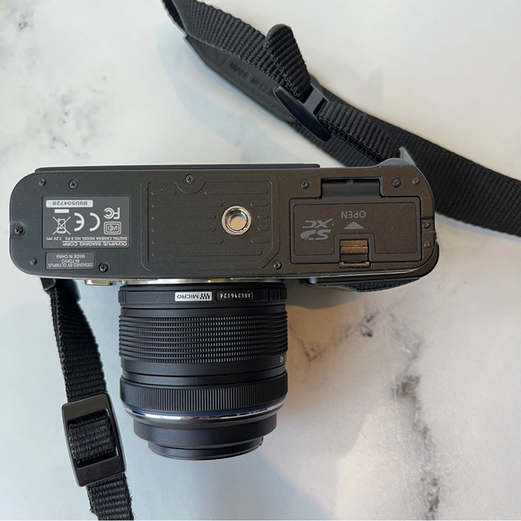 Olympus PEN E-P3 Mirrorless Digital Camera with Accessories and 2 Zoom Lenses - Picture 16 of 16